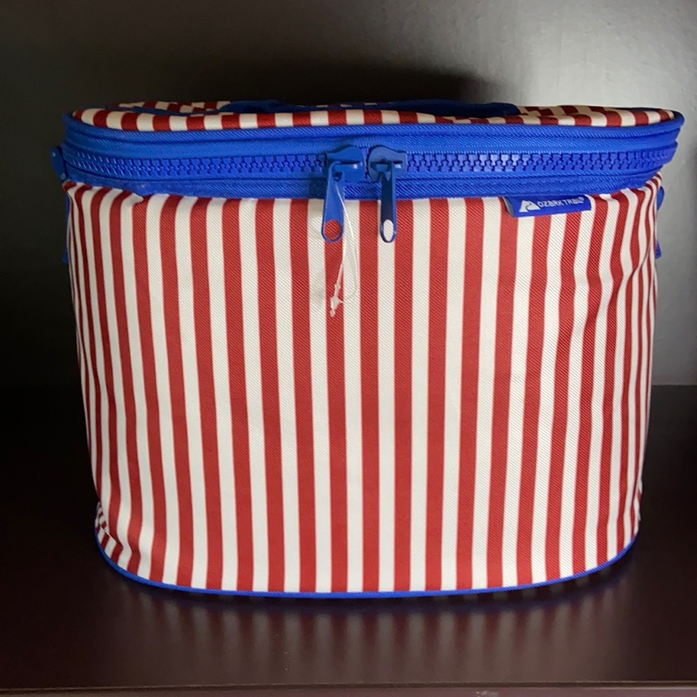 Insulated cooler bag
